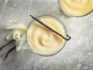 Рецепта Класически крем ванилия за торта